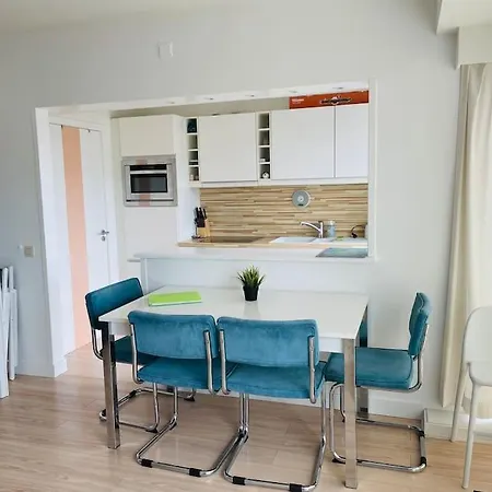 Familial, Lumineux Avec Parking & Terrasse * أوستيند